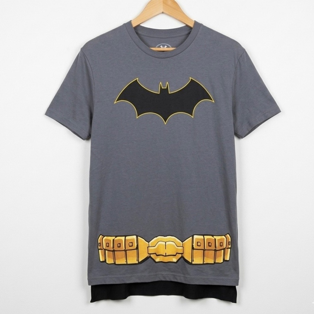 Batman DC Comics Grey Costume Graphic T Shirt Mens Medium M Detachable Cape